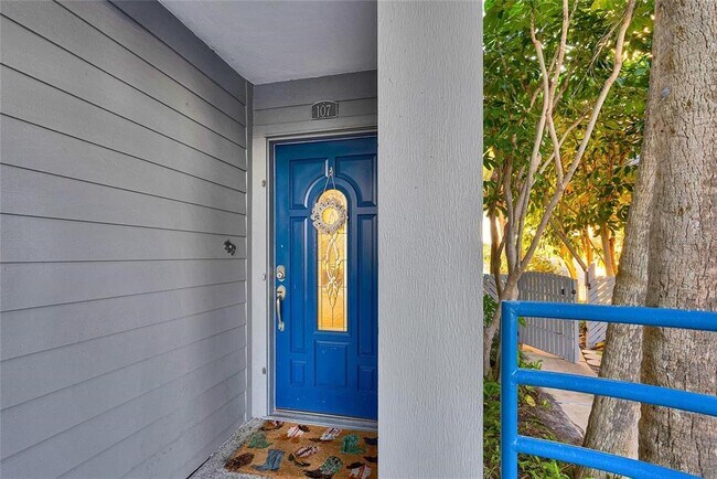 Building Photo - 910 Pinellas Bayway S