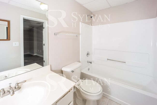 Building Photo - Spacious 4BR 3BA Home for You