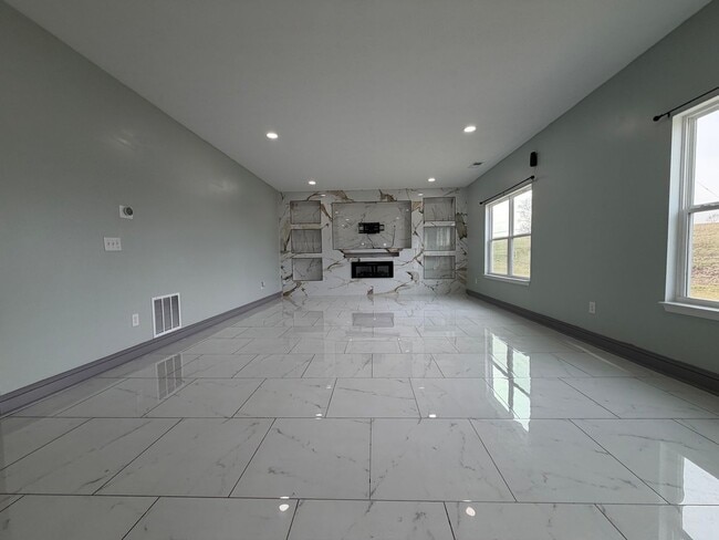 Building Photo - 4266 Tingle Dr