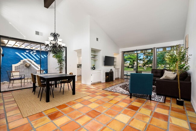 Building Photo - 280 Tolosa Cir