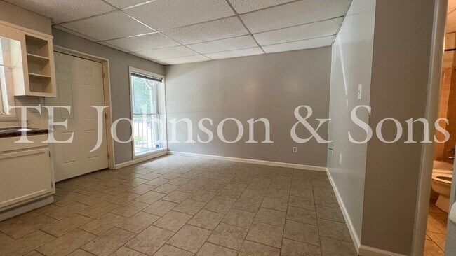 Building Photo - Your Perfect 1 Bedroom Oasis Awaits at Wal...