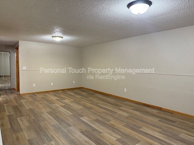 Building Photo - 2736-33 1/2 33 1/2 Ave S