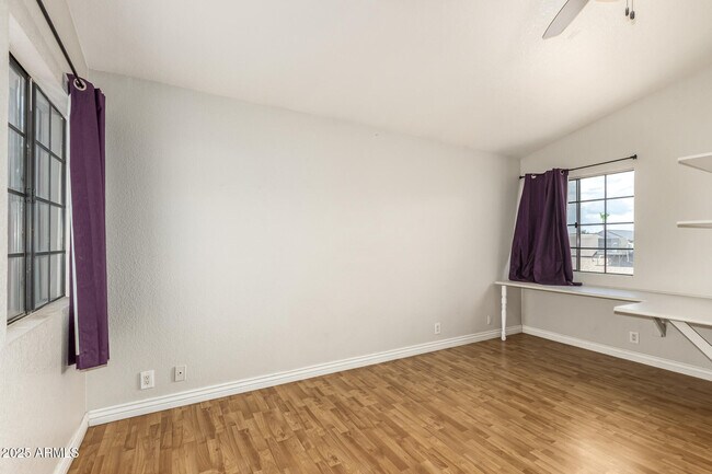 Building Photo - 1518 E Rockwood Dr