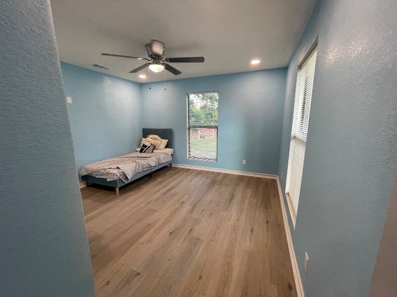 Building Photo - 2631 Canary Dr