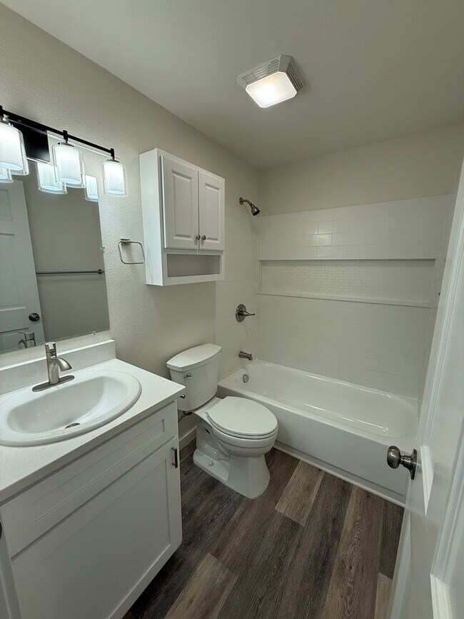 Building Photo - *REDUCED RENT* Beautifully Remodeled 4-Bedroom Home Backing to Park – Desirable Keizer Neighborhood