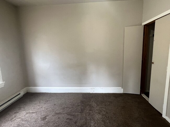 Building Photo - 519 E 9th St