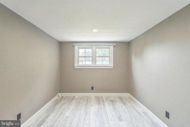 Building Photo - 11853 Brandon Rd