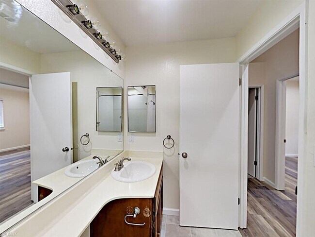 Building Photo - 1740 Gateway Dr