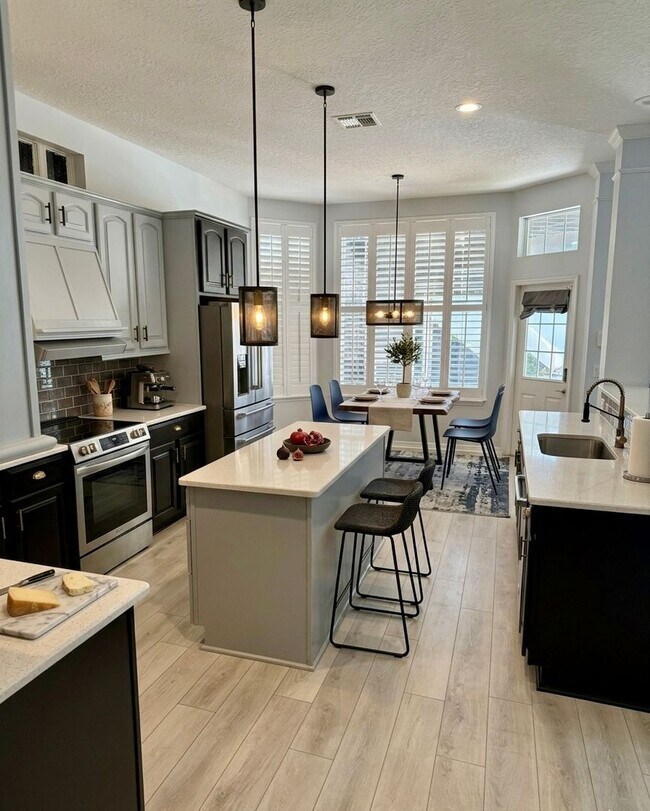Building Photo - 603 Canne Pl