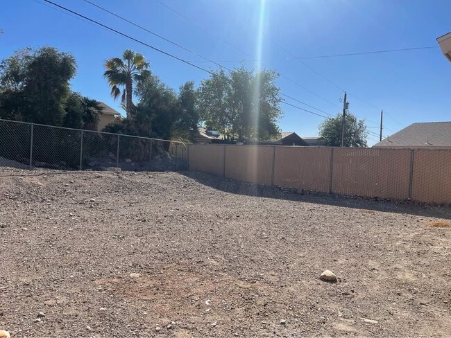 Building Photo - 3320 Tomahawk Dr