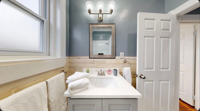 Building Photo - 47TH_1128