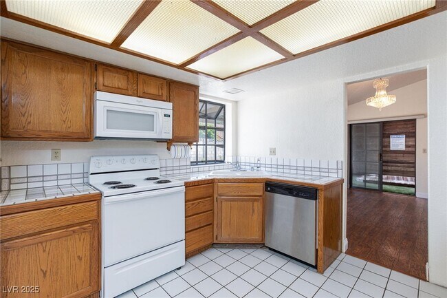 Building Photo - 6442 W Mesa Vista Ave