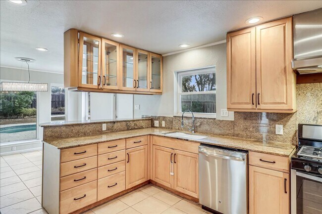 Building Photo - 5518 Sarazen Dr