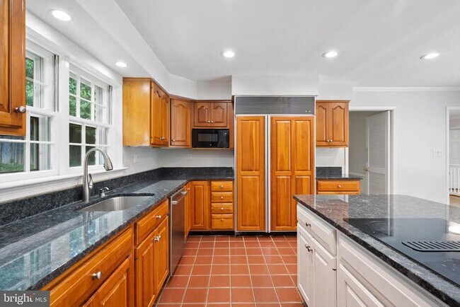 Building Photo - 7732 Canal Ct