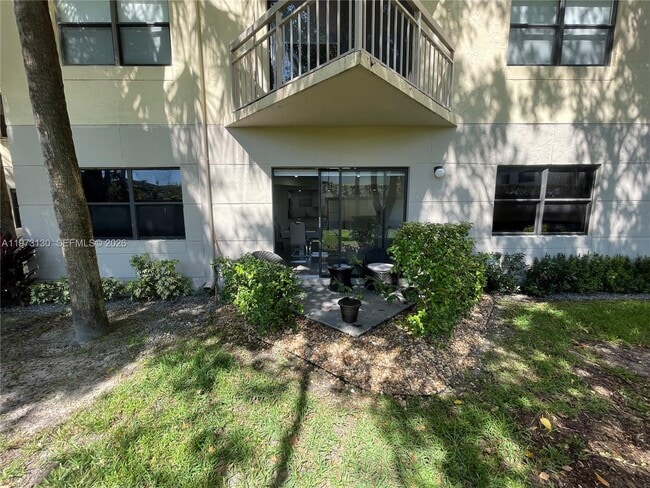 Building Photo - 8290 Lake Dr