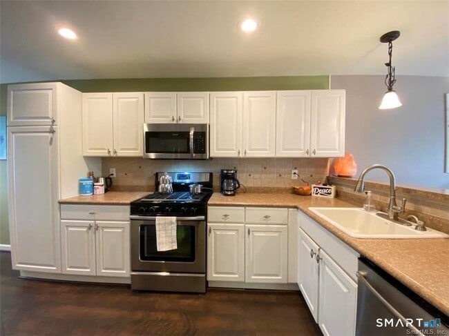 Building Photo - 1303 Bradford Dr