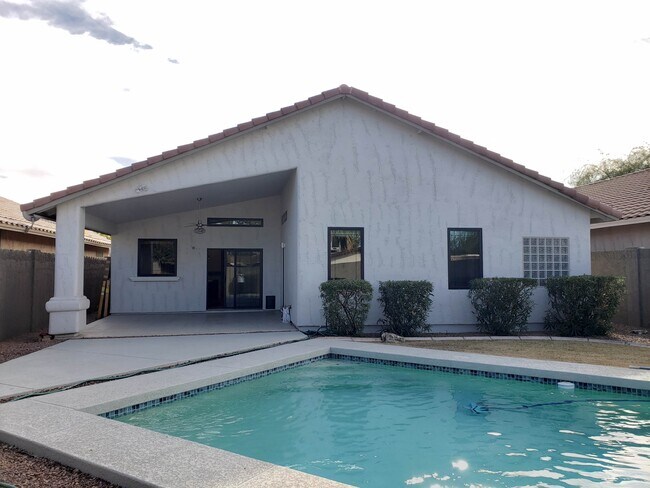 Building Photo - 3224 E Desert Cove Ave