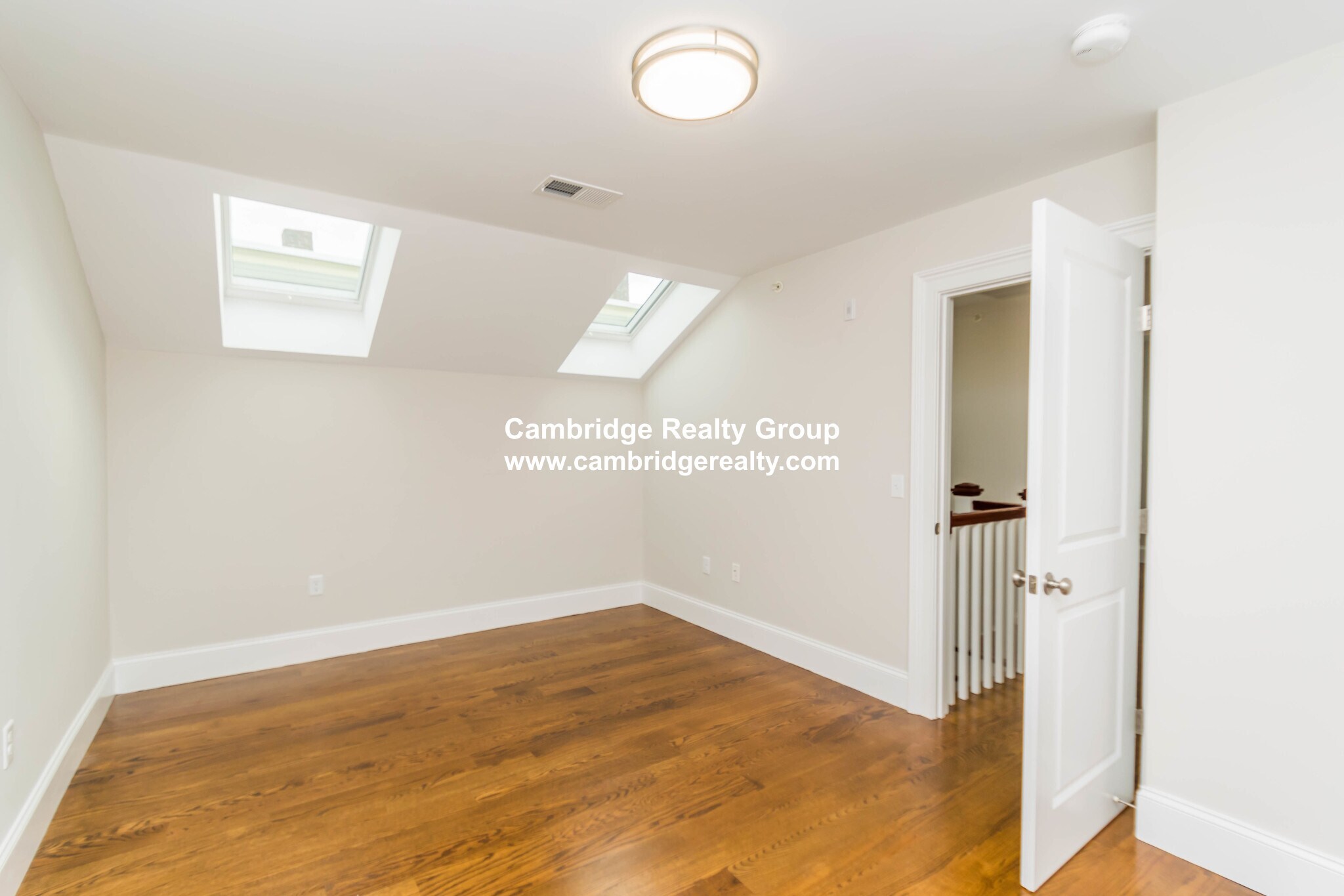 Building Photo - 114 Columbia St