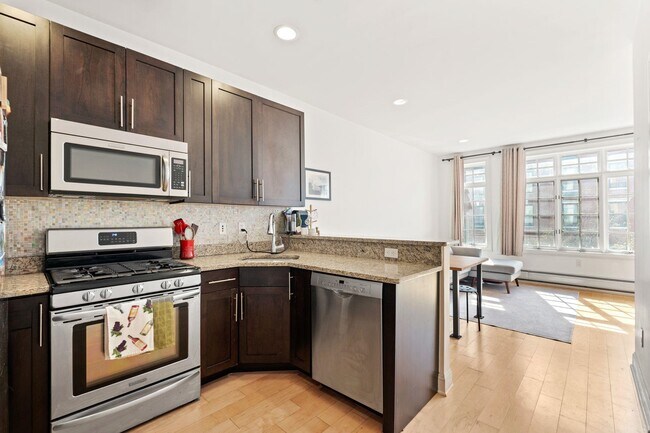 Building Photo - 110 Tidewater St