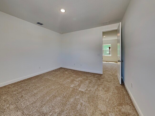 Building Photo - 15709 Vetta Dr