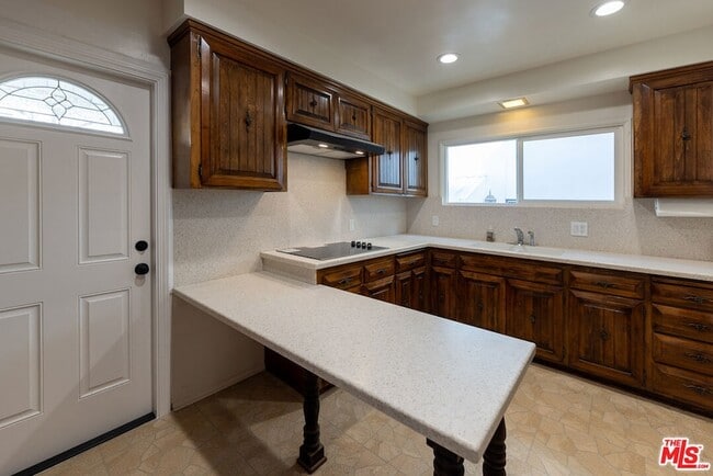 Building Photo - 4360 Kraft Ave