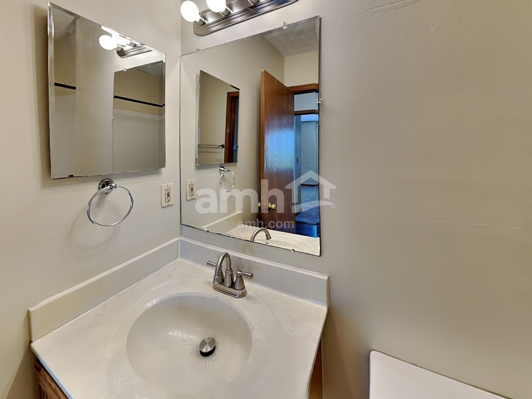 Building Photo - 3008 Old Warson Dr