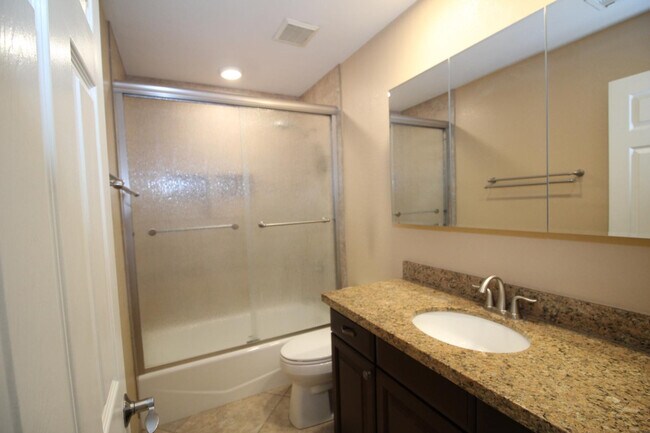 Building Photo - 5437 W Bluefield Ave