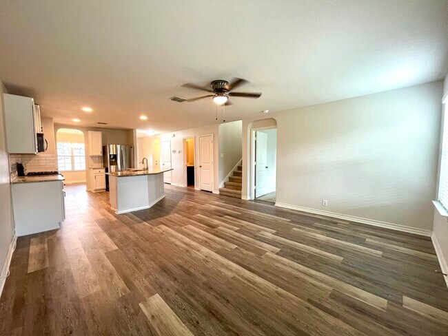 Building Photo - 402 Fly Catcher