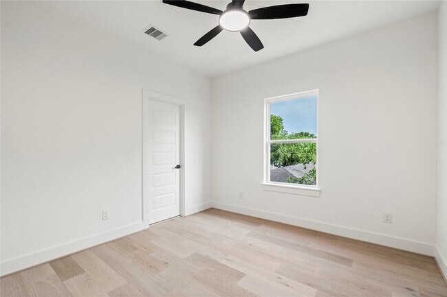 Building Photo - 4108 Cortlandt St