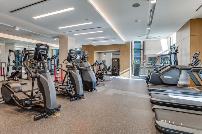 Building Photo - 3003 Maple Ave