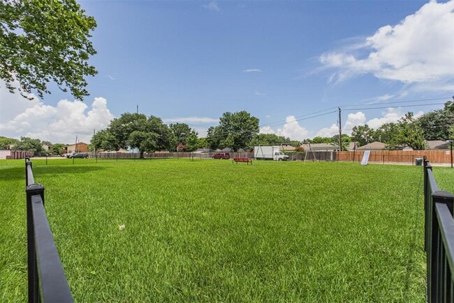 Building Photo - 12500 Brookglade Cir