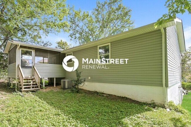 Building Photo - 3 Bedroom Pet-Friendly Home in Knoxville, TN with Main Street Renewal