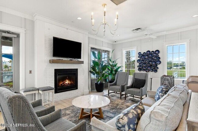 Building Photo - 260 Brandon Lks Dr