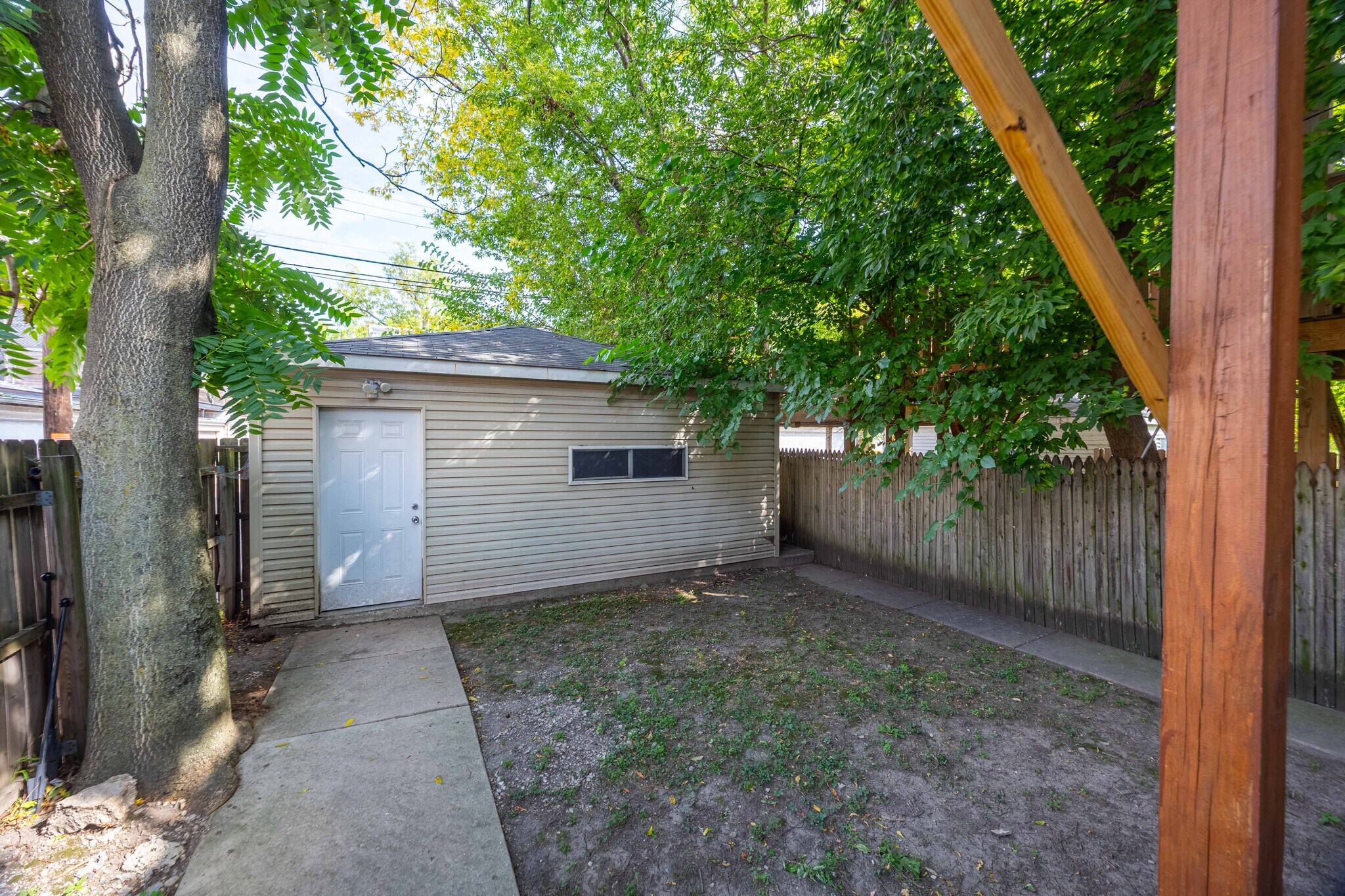 Building Photo - 3444 W Schubert Ave