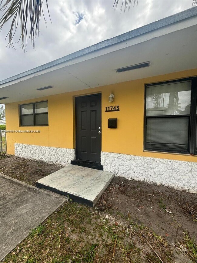 Building Photo - 11741 NE 14th Ave