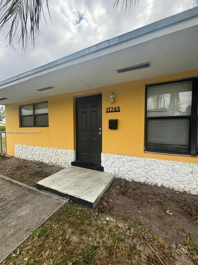 Building Photo - 11743 NE 14th Ave