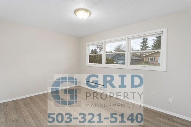 Building Photo - 3 Bedroom Home - Large Corner Lot - SE Por...