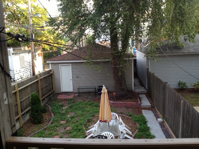 shared back yard - 1615 W Barry Ave