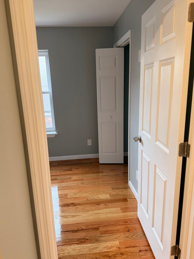 Building Photo - 288 S 7th St