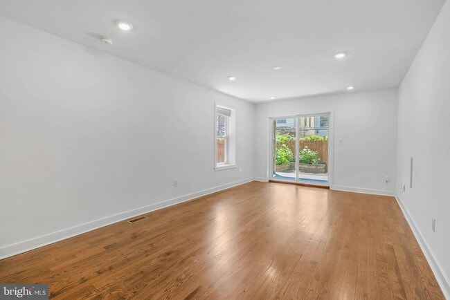 Building Photo - 1522 Mt Vernon St