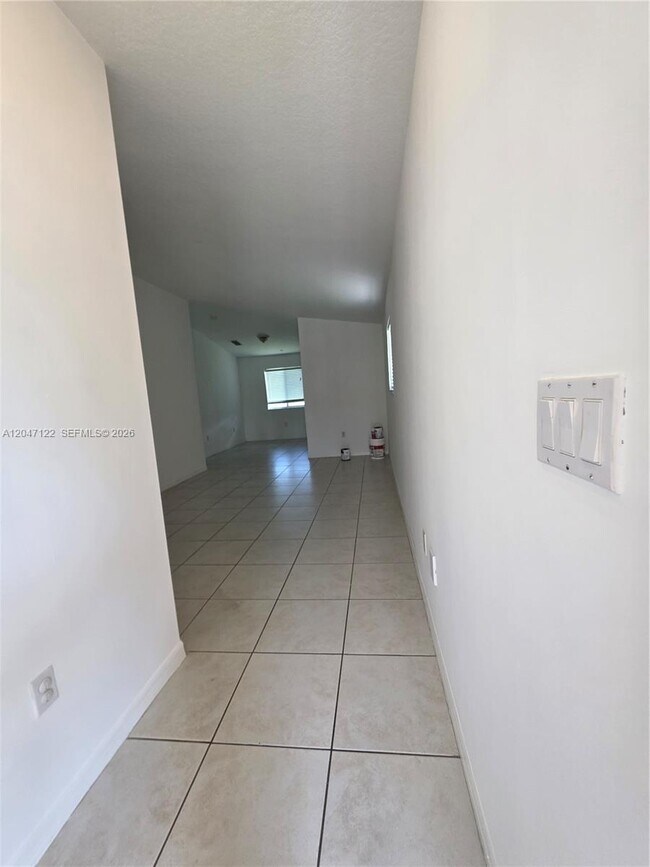 Building Photo - 3398 NE 9th Dr