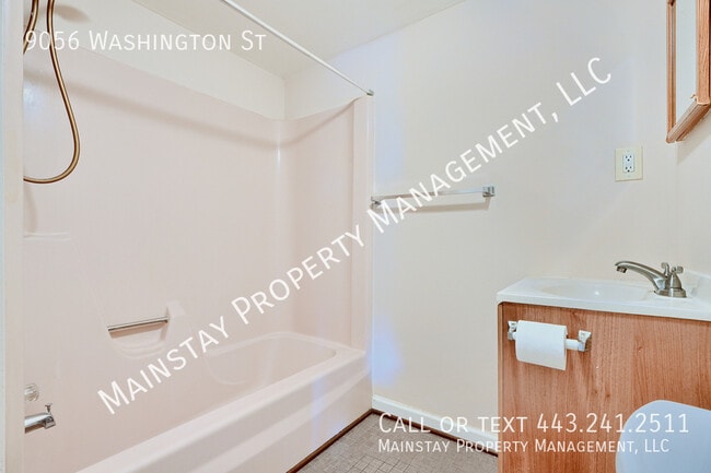 Building Photo - 9056 Washington St