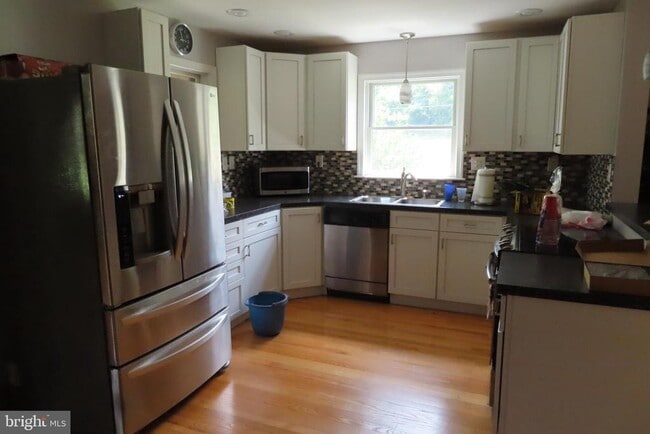 Building Photo - 14109 Buchanan Trail W