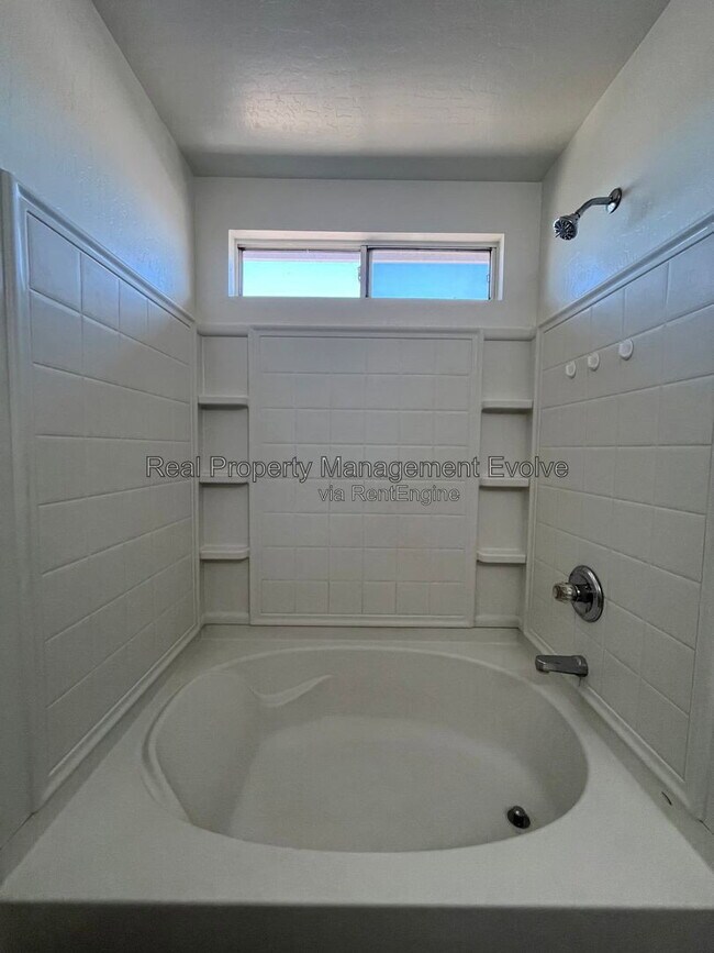 Building Photo - 7347 N 72nd Dr