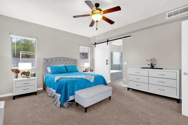 Building Photo - Stylish Home with Loft, Den, Great Room & ...
