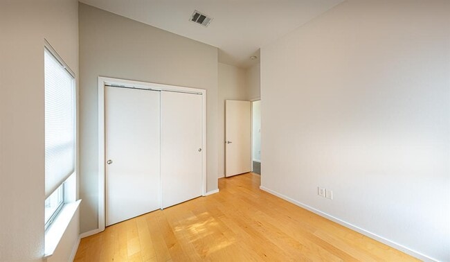 Building Photo - 3803 Byron Dr