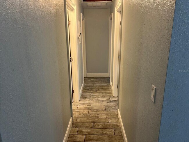 Building Photo - 920 Maydell Dr