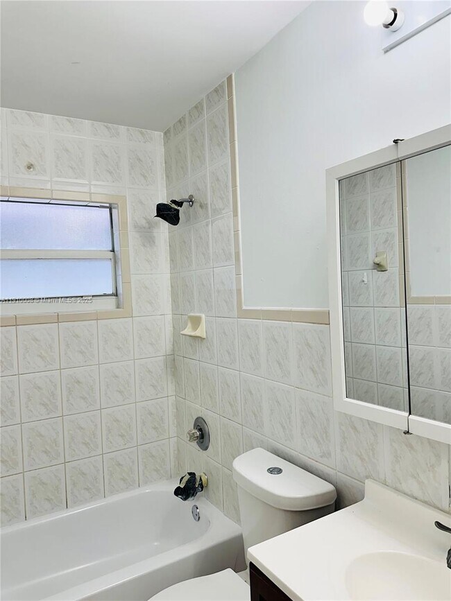 Building Photo - 1101 NW 134th Pl