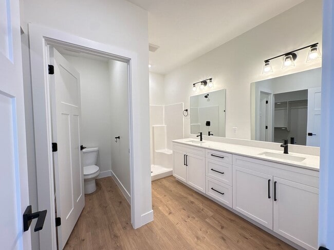 Building Photo - Crosshollows Home Available!