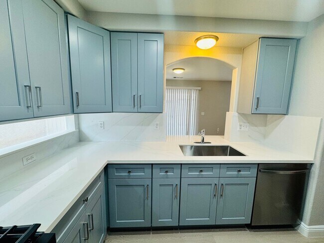Building Photo - 4 Bedrooms Home For Rent